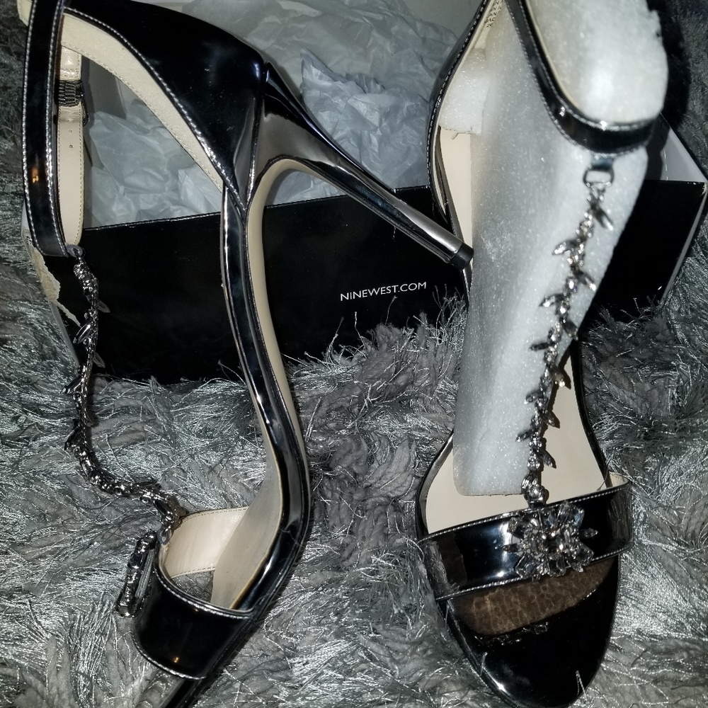 NWT!  NINE WEST SIZE 9.5 HEELS